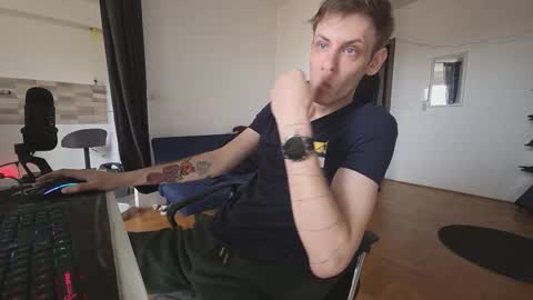    online show from November 20, 2025, 1:33 pm