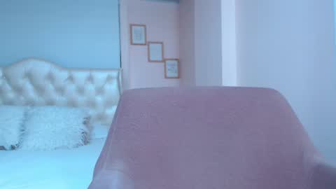 Snapshot of anny_louis chatting on February 22, 2025, 2:17 am ANNY LOUIS online show from February 22, 2025, 2:17 am