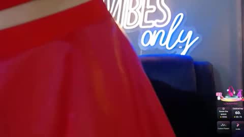 anny_loves online show from February 10, 2026, 6:12 pm