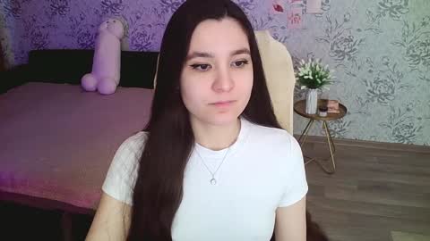 Snapshot of anny_shine chatting on January 24, 2025, 6:57 am Annie online show from January 24, 2025, 6:57 am