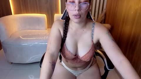 Snapshot of anny_taylor_tx chatting on November 26, 2025, 3:07 am Online 2200 to 600 online show from November 26, 2025, 3:07 am