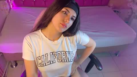 annybeckerr_ online show from July 10, 2026, 8:33 pm