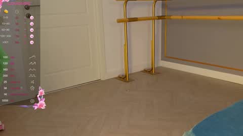 Snapshot of annysue_ chatting on November 8, 2025, 5:18 am AnnySue online show from November 8, 2025, 5:18 am