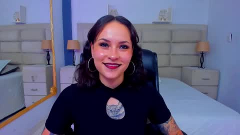 AnnyT online show from November 7, 2025, 9:26 pm