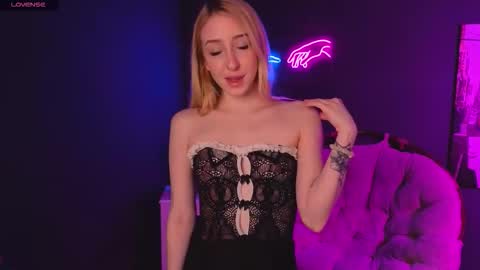 Snapshot of anora_babe chatting on March 28, 2026, 2:49 pm Anora Babe online show from March 28, 2026, 2:49 pm