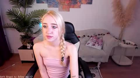 Snapshot of anorababy chatting on October 15, 2025, 8:14 am Anora online show from October 15, 2025, 8:14 am