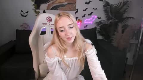 Anora online show from October 31, 2025, 2:07 pm