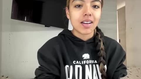 Snapshot of anotella_aa chatting on April 15, 2026, 7:32 pm anotella_aa online show from April 15, 2026, 7:32 pm