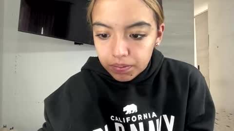 Snapshot of anotella_aa chatting on April 15, 2026, 7:58 pm anotella_aa online show from April 15, 2026, 7:58 pm