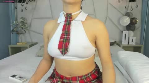 anthonelaDuque online show from February 1, 2026, 11:53 am