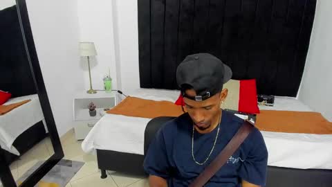 Snapshot of anthoy_wayans chatting on December 8, 2024, 10:14 pm online show from December 8, 2024, 10:14 pm