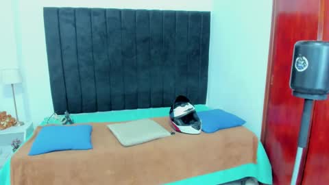 Snapshot of anthoy_wayans chatting on February 27, 2025, 12:32 am online show from February 27, 2025, 12:32 am