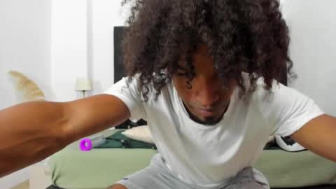 Snapshot of anthoy_wayans chatting on March 1, 2025, 12:39 am online show from March 1, 2025, 12:39 am