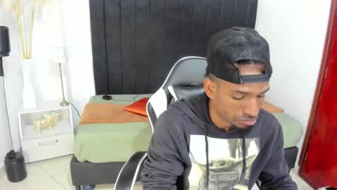 Snapshot of anthoy_wayans chatting on November 12, 2025, 11:58 pm online show from November 12, 2025, 11:58 pm