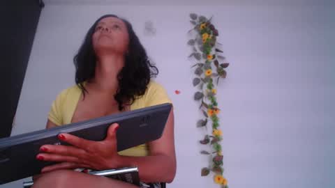 Snapshot of anto055 chatting on February 18, 2025, 8:27 am Antonella online show from February 18, 2025, 8:27 am