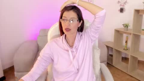 Snapshot of antoneella__ chatting on February 21, 2025, 6:15 pm Antonella online show from February 21, 2025, 6:15 pm