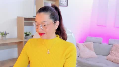 Snapshot of antoneella__ chatting on September 29, 2025, 12:10 pm Antonella online show from September 29, 2025, 12:10 pm