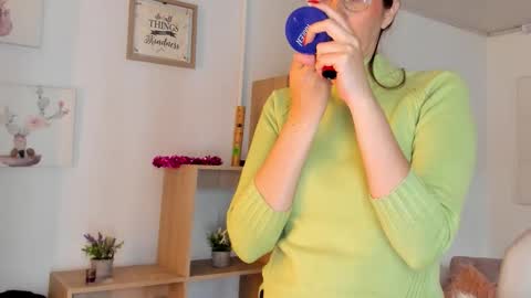 Snapshot of antoneella__ chatting on October 24, 2025, 12:12 pm Antonella online show from October 24, 2025, 12:12 pm