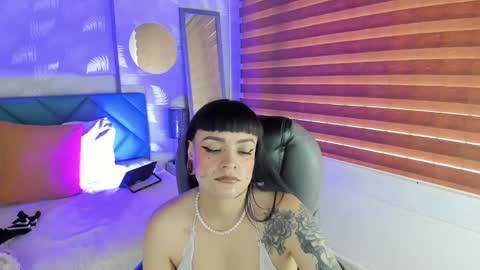 Snapshot of antonela_vargas chatting on December 5, 2025, 12:14 pm Anto online show from December 5, 2025, 12:14 pm