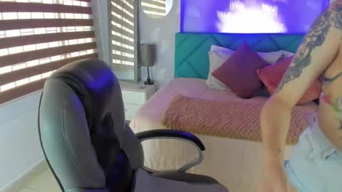 Snapshot of antonela_vargas chatting on January 9, 2026, 12:08 pm Anto online show from January 9, 2026, 12:08 pm