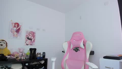 Snapshot of antonella_28_ chatting on October 23, 2025, 10:08 pm Antonella online show from October 23, 2025, 10:08 pm