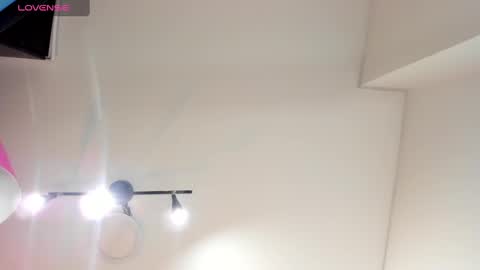 Snapshot of antonella__rouse chatting on December 17, 2024, 1:39 am Antonella online show from December 17, 2024, 1:39 am