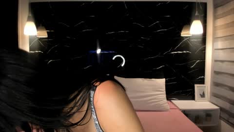 Snapshot of antonella__rouse chatting on December 17, 2024, 4:45 am Antonella online show from December 17, 2024, 4:45 am