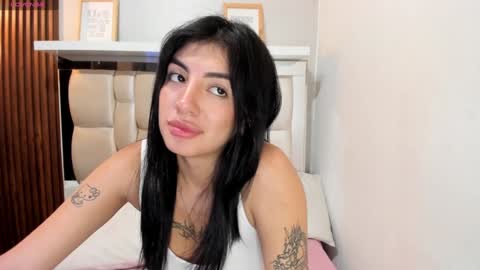 Snapshot of antonella__rouse chatting on December 18, 2024, 11:51 pm Antonella online show from December 18, 2024, 11:51 pm