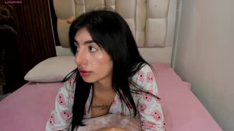 Snapshot of antonella__rouse chatting on January 3, 2025, 1:38 am Antonella online show from January 3, 2025, 1:38 am