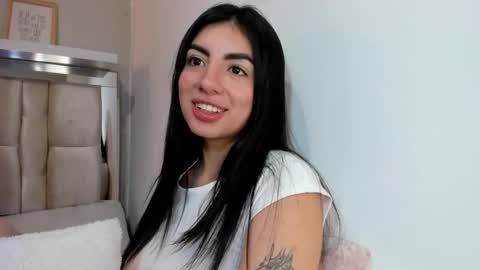 Snapshot of antonella__rouse chatting on February 24, 2025, 1:42 pm Antonella online show from February 24, 2025, 1:42 pm