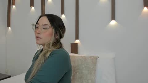 Snapshot of antonella_cutie_ chatting on January 27, 2025, 12:16 pm A N T O N E L L A online show from January 27, 2025, 12:16 pm