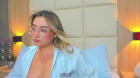 Snapshot of antonella_cutie_ chatting on September 27, 2025, 12:43 pm A N T O N E L L A online show from September 27, 2025, 12:43 pm