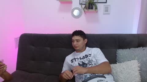 Snapshot of antonella_n_brian chatting on October 13, 2025, 6:41 pm Antonella y Brian online show from October 13, 2025, 6:41 pm