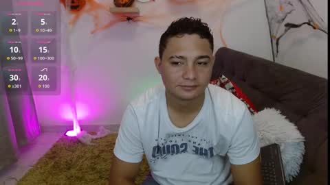 Snapshot of antonella_n_brian chatting on October 29, 2025, 6:42 pm Antonella y Brian online show from October 29, 2025, 6:42 pm