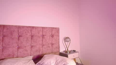 antonella online show from March 18, 2026, 3:42 am