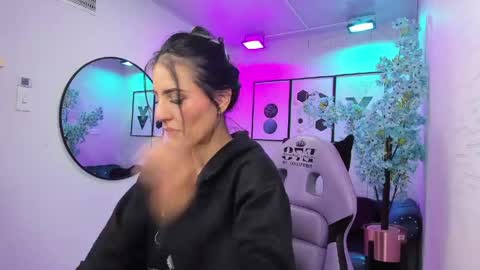 Snapshot of antonella_rivers chatting on April 30, 2026, 1:06 pm Antonella. online show from April 30, 2026, 1:06 pm