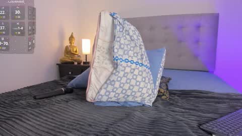  Antonellaa  online show from October 5, 2025, 7:45 pm