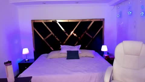 Snapshot of antonellalove_ chatting on December 19, 2024, 8:23 pm My name is Andrea thumb up me please its important online show from December 19, 2024, 8:23 pm