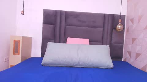 Antonella online show from November 12, 2025, 11:54 am