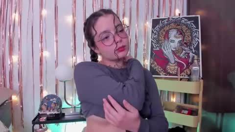 Snapshot of antoniart_ chatting on December 20, 2024, 2:19 am Antonia online show from December 20, 2024, 2:19 am