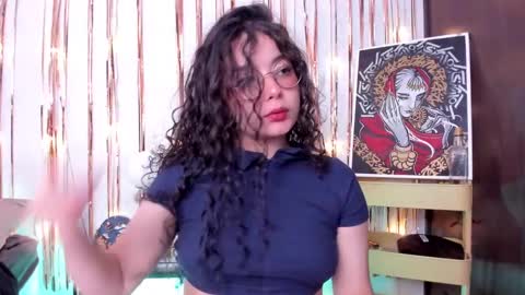 Snapshot of antoniart_ chatting on January 7, 2025, 3:14 am Antonia online show from January 7, 2025, 3:14 am