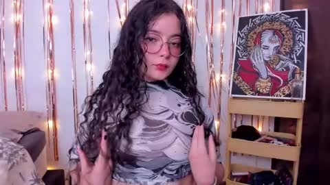 Snapshot of antoniart_ chatting on January 9, 2025, 12:35 am Antonia online show from January 9, 2025, 12:35 am