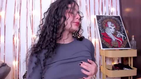 Snapshot of antoniart_ chatting on January 15, 2025, 2:38 am Antonia online show from January 15, 2025, 2:38 am