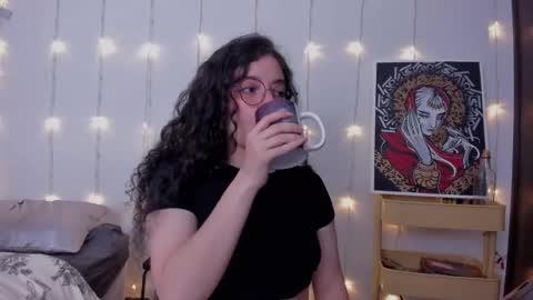 Snapshot of antoniart_ chatting on February 10, 2025, 2:08 am Antonia online show from February 10, 2025, 2:08 am