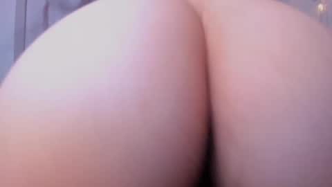 Snapshot of antoniart_ chatting on March 3, 2025, 4:14 am Antonia online show from March 3, 2025, 4:14 am