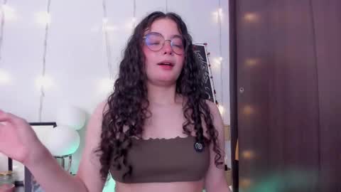 Snapshot of antoniart_ chatting on October 30, 2025, 2:13 am Antonia online show from October 30, 2025, 2:13 am