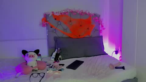 antonieta23 online show from October 28, 2025, 7:34 am