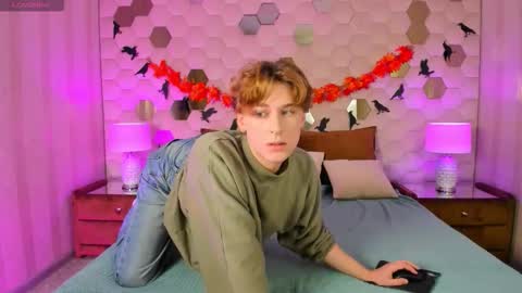 Snapshot of antonylewis chatting on October 29, 2025, 8:21 pm YummyTony online show from October 29, 2025, 8:21 pm