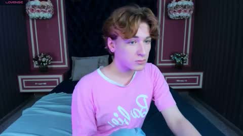 Snapshot of antonylewis chatting on November 1, 2025, 7:49 pm YummyTony online show from November 1, 2025, 7:49 pm