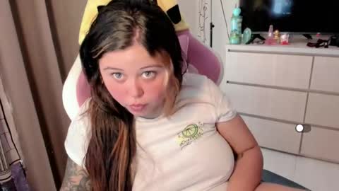   Independent model  online show from March 11, 2026, 6:03 pm